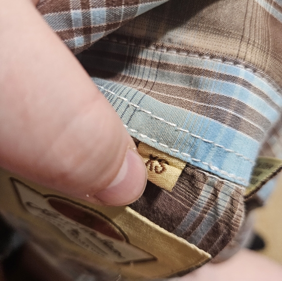 Boys pearl snap button down shirt! - Picture 4 of 4